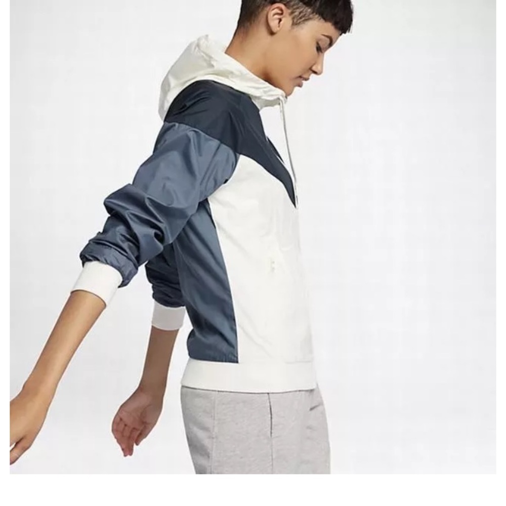 Nike womens Windrunner jacket in navy, white and light blue colorway